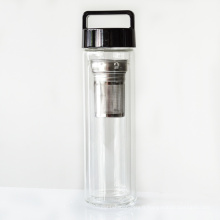 Bouteille d&#39;eau en verre à double paroi de vente chaude avec infuseur à thé en forme de bouteille d&#39;eau en verre